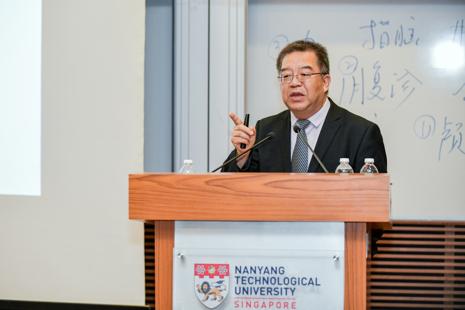 1-郭教授1.jpg